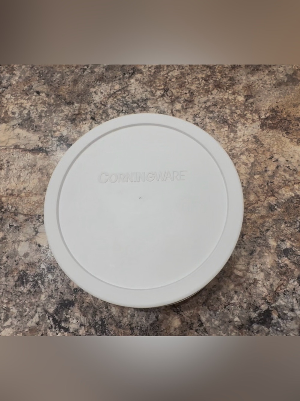 Corning ware French White 1-1/2 qt stoneware, with lid, used/good.